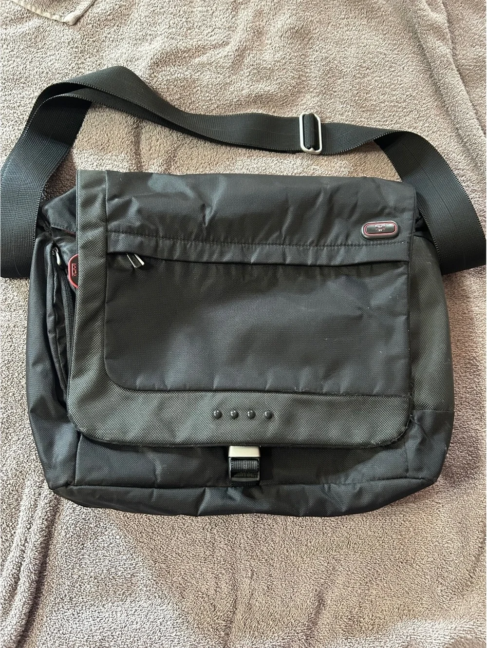 TUMI T-TECH 16” EXPANDABLE MESSENGER LAPTOP NYLON SHOULDER BLACK BAG 5112D